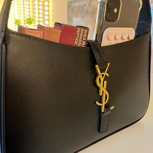 SAINT LAURENT BLACK LEATHER 'LE 5 À 7' SHOULDER BAG